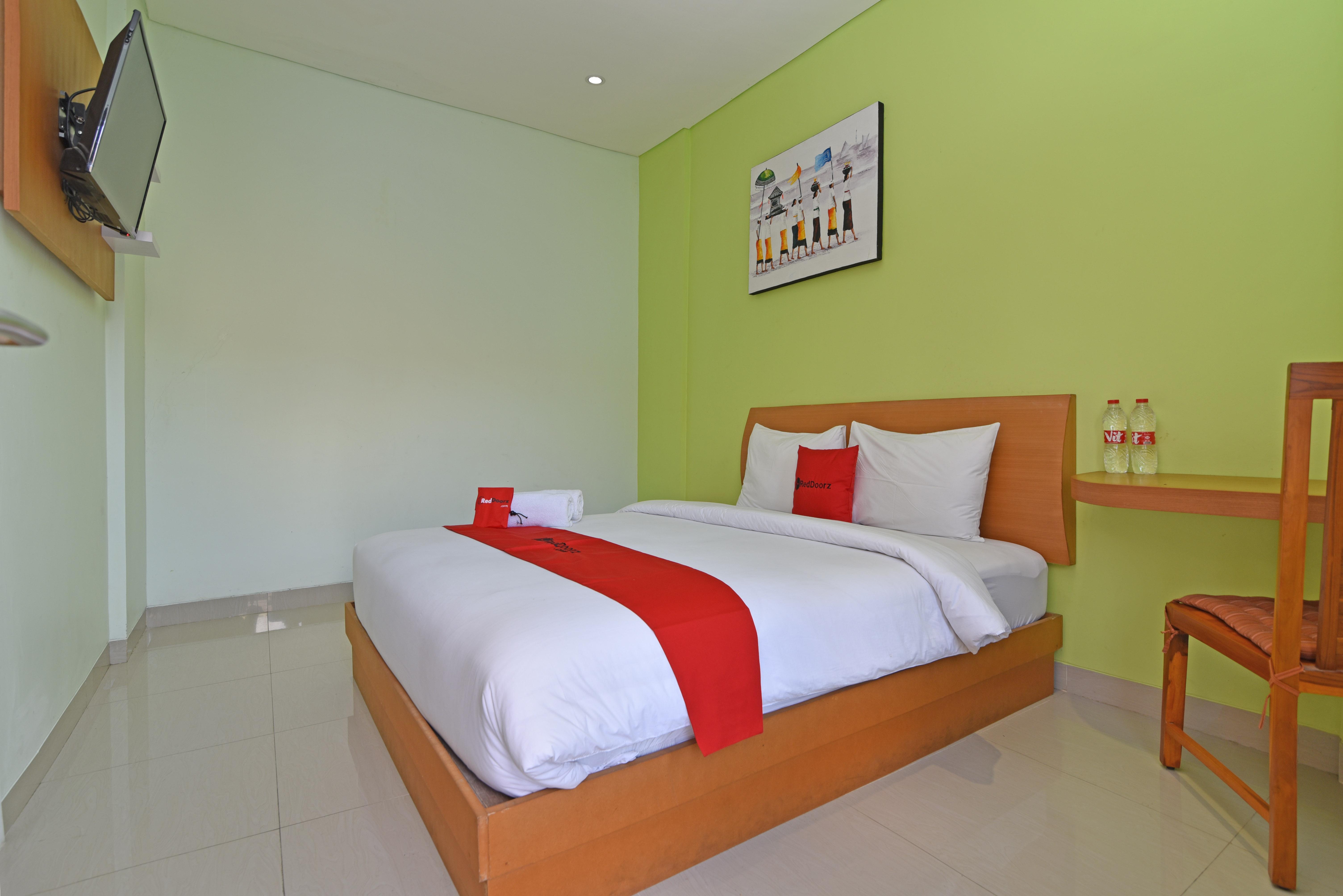 Reddoorz Plus @ Mahendradatta Denpasar Экстерьер фото