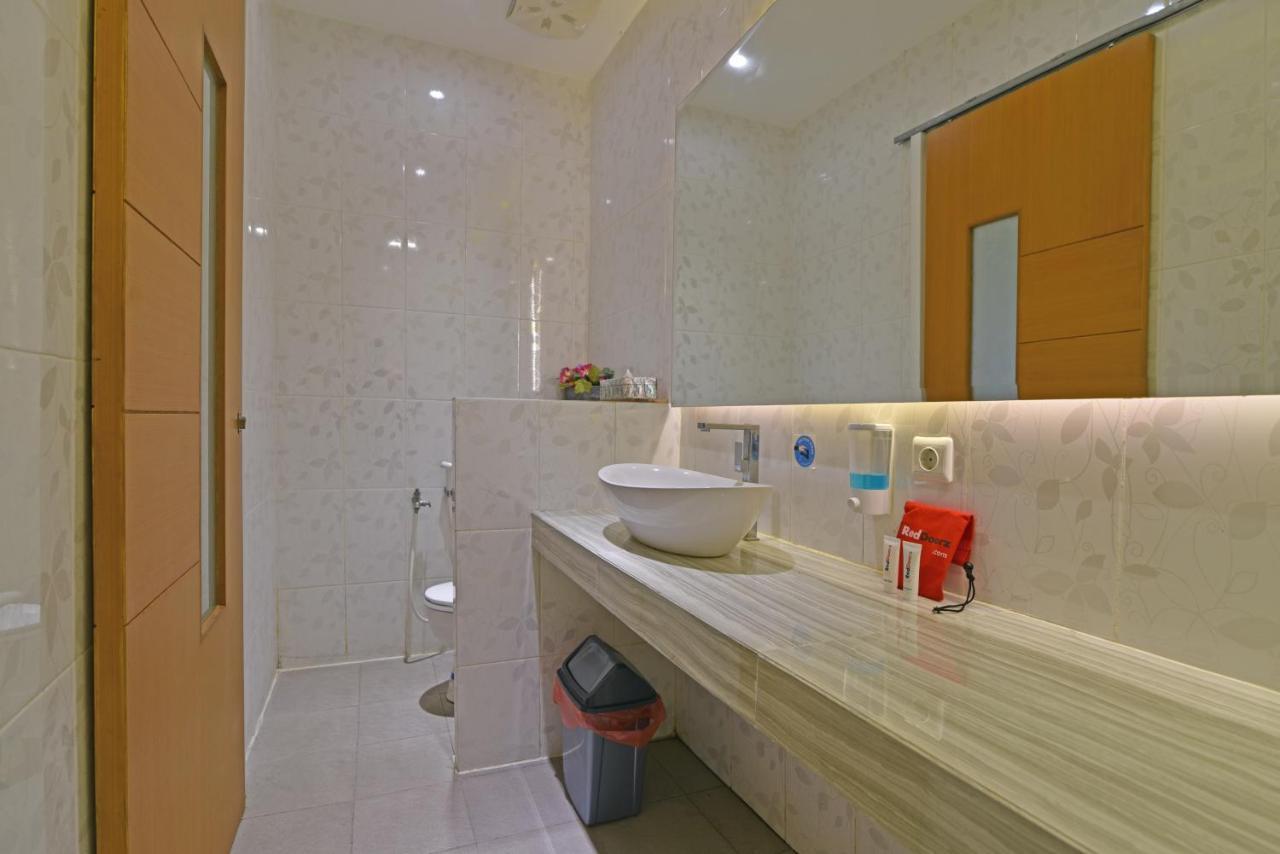 Reddoorz Plus @ Mahendradatta Denpasar Экстерьер фото